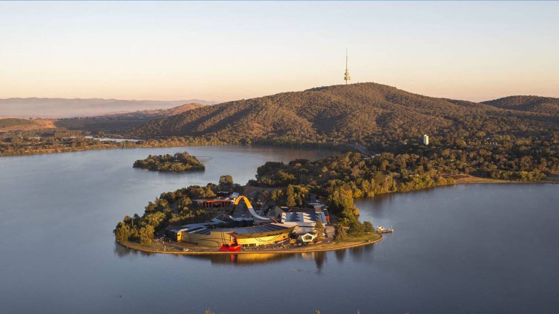 Highlights Of Canberra Tour - We Wander